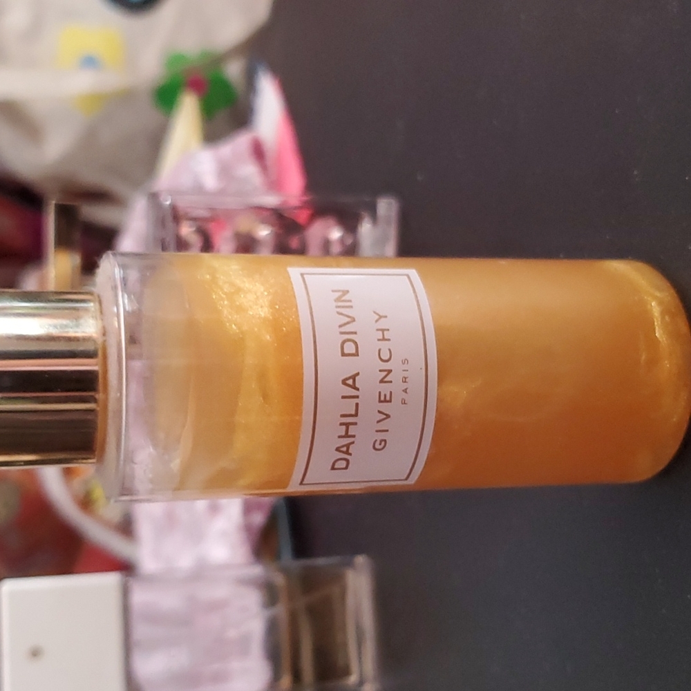 Dahlia divin by Givenchy, discontinued